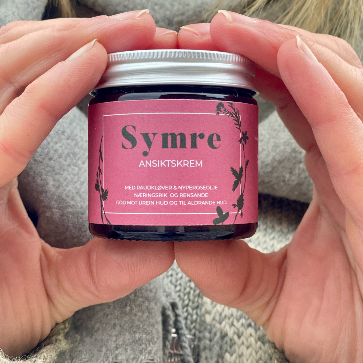 Ansiktskrem med raudkløver, nyperoseolje og rosegeranium – til urein hud og aldrande hud