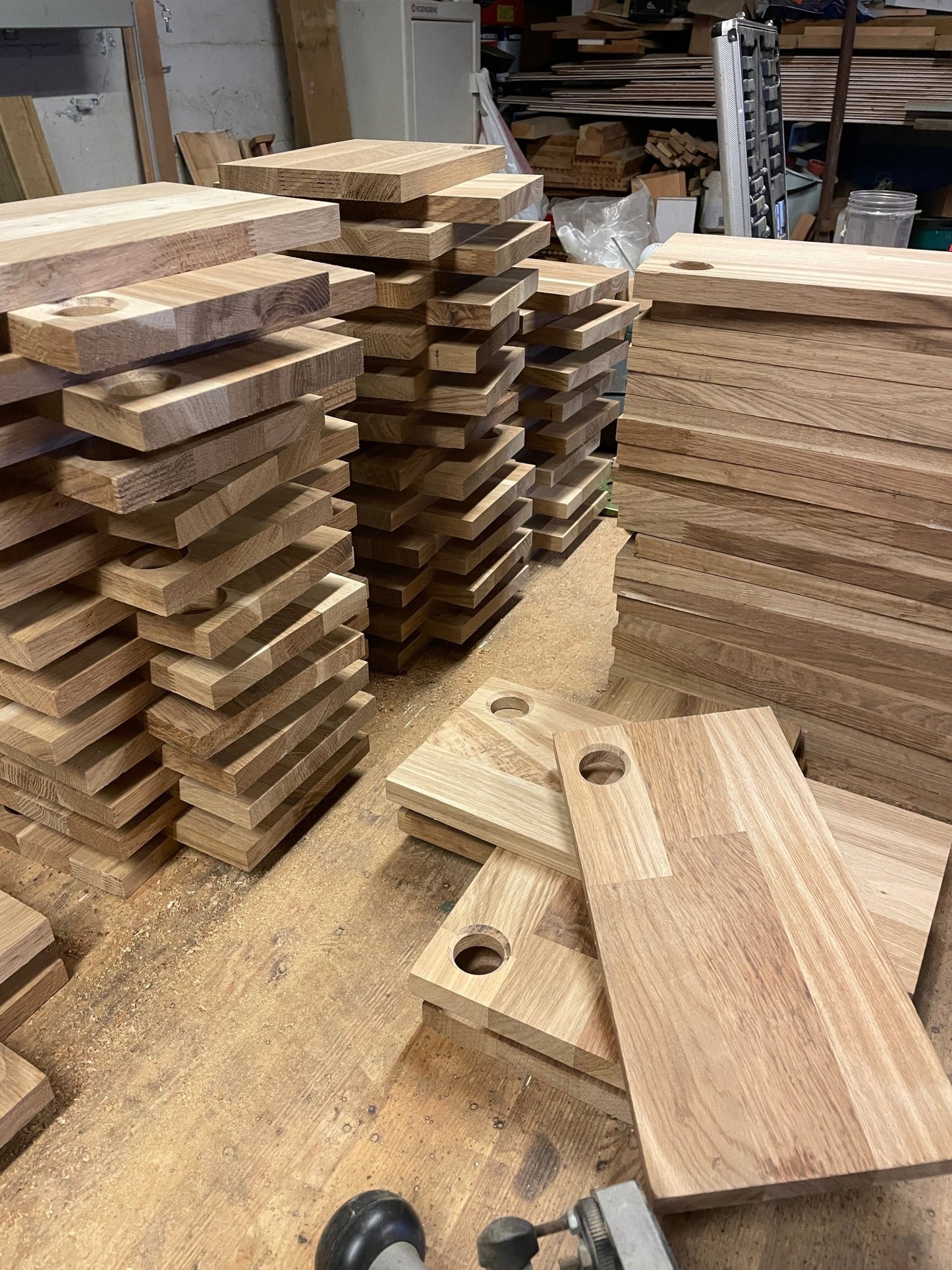 Handlaga skjærefjøl i eik - liten - Symrehudkrem