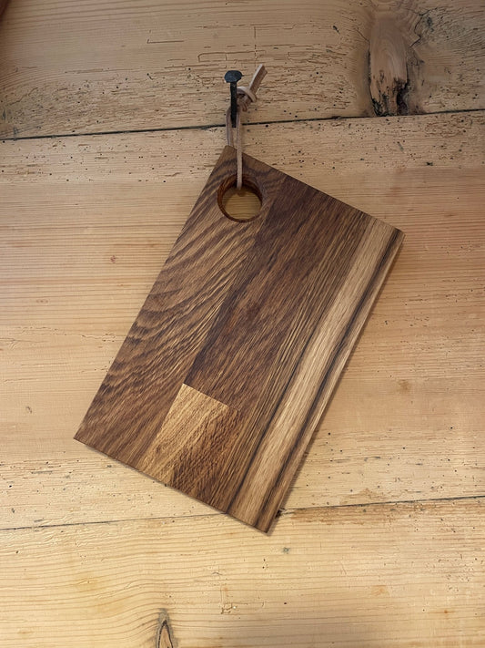 Handlaga skjærefjøl i eik - liten - Symrehudkrem