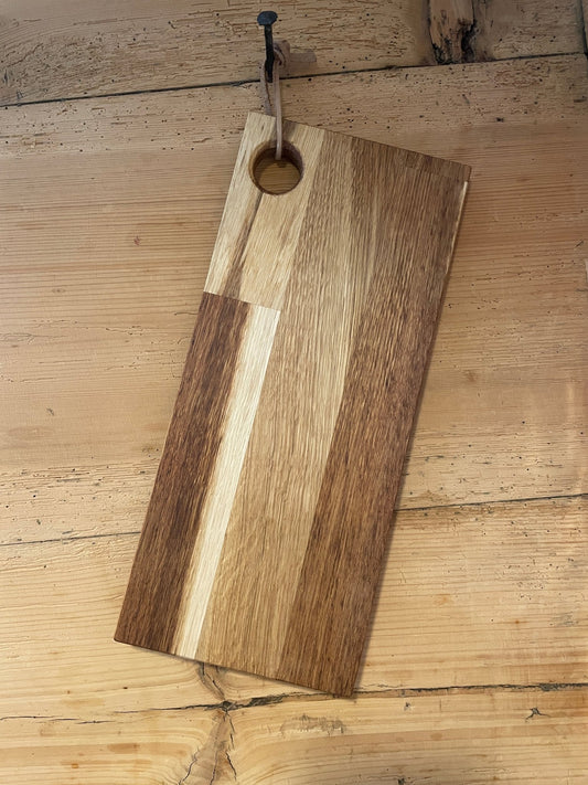 Handlaga skjærefjøl i eik - stor - Symrehudkrem